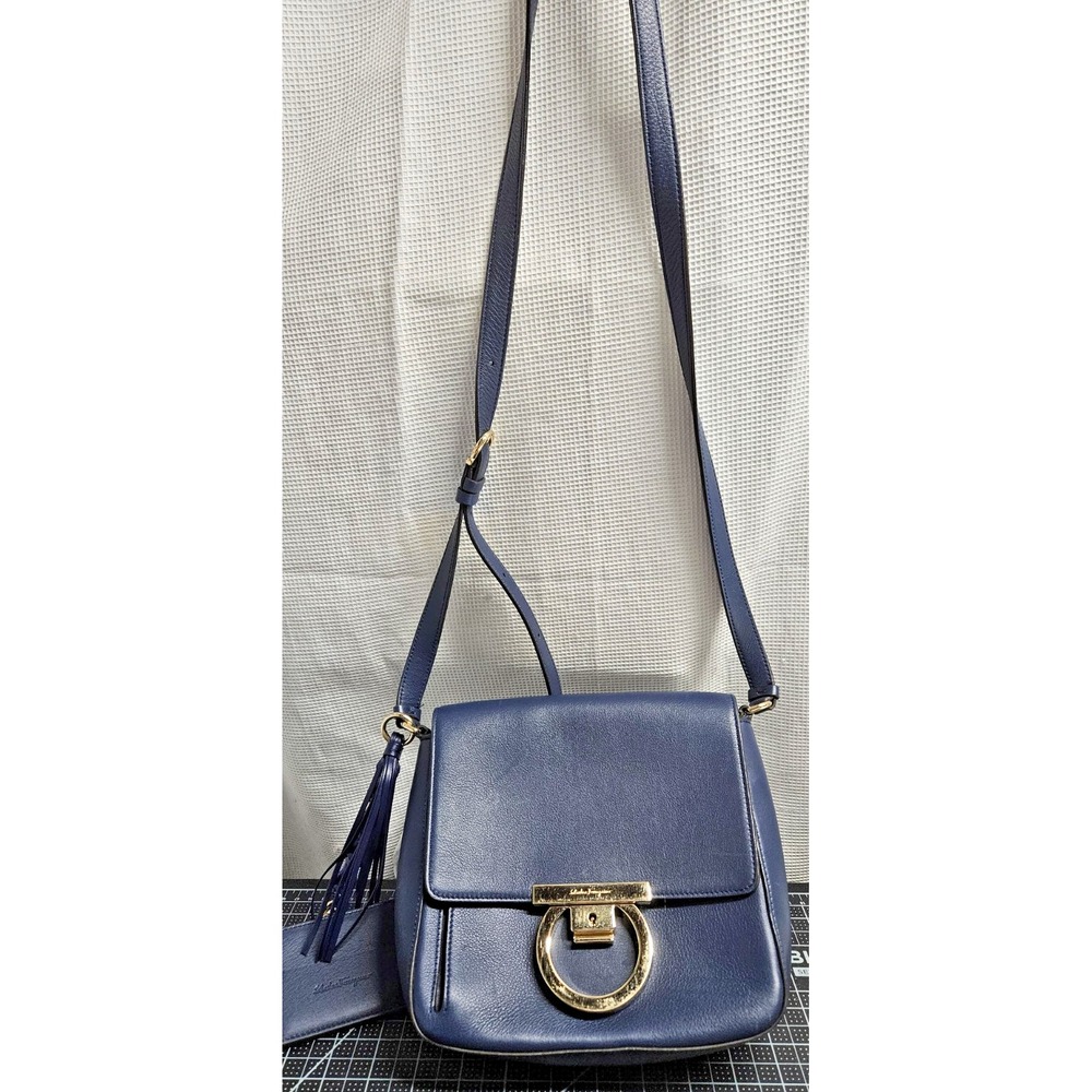 Salvatore Ferragamo Gancini shoulder bag blue leather AU-21/6977